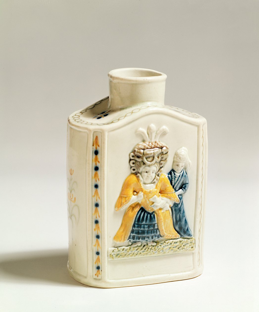 Boîte à thé Prattware, décorée de caricatures de modes féminines, vers 1790-1800 - English School