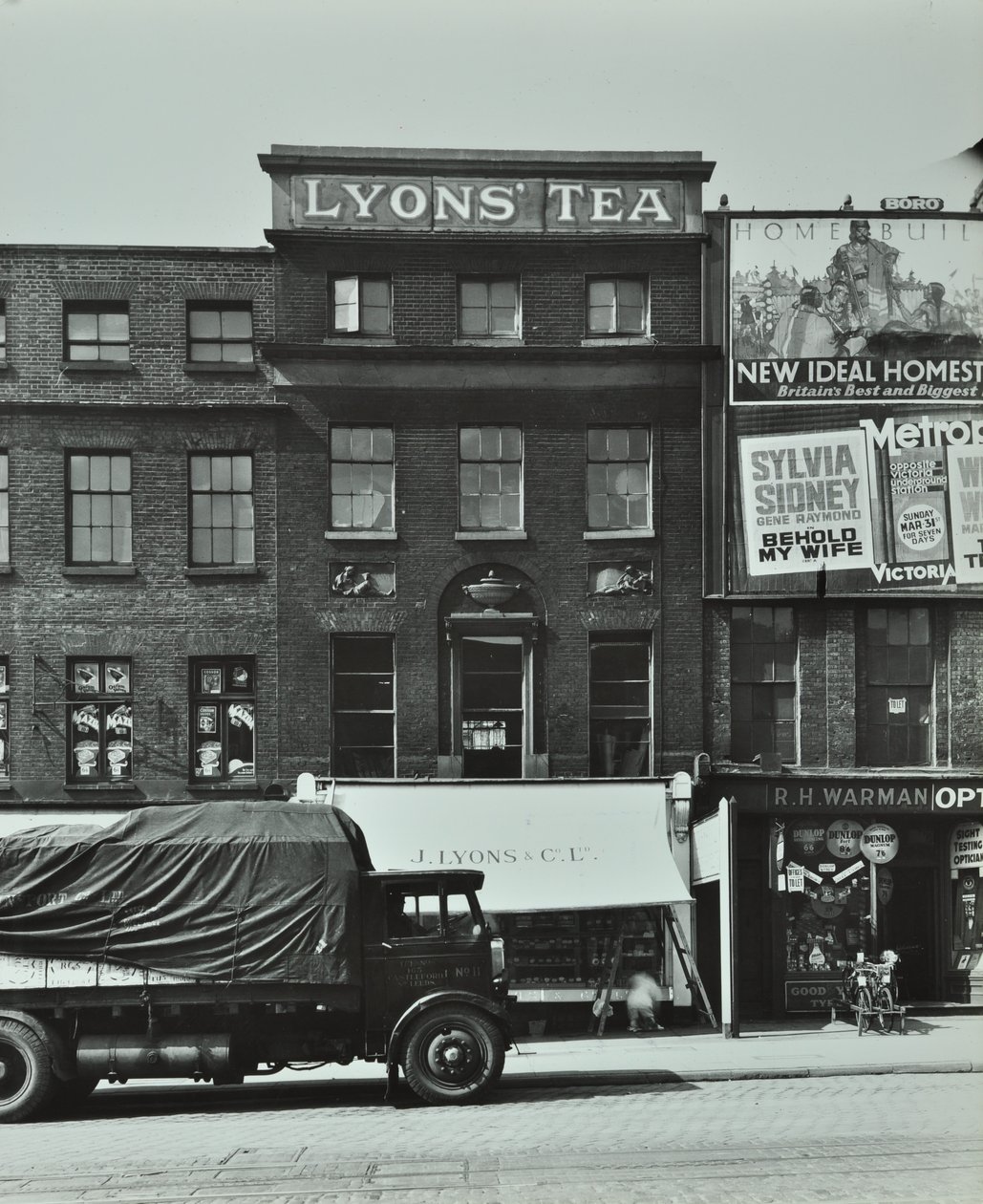 Lyons Coffee House, 7 Blackfriars Road, 1935 - English Photographer