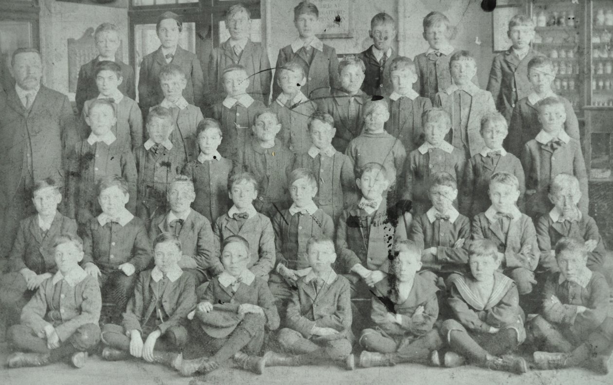 Groupe scolaire, école inconnue, 1895 - English Photographer