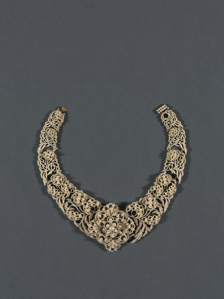 Collier - English School