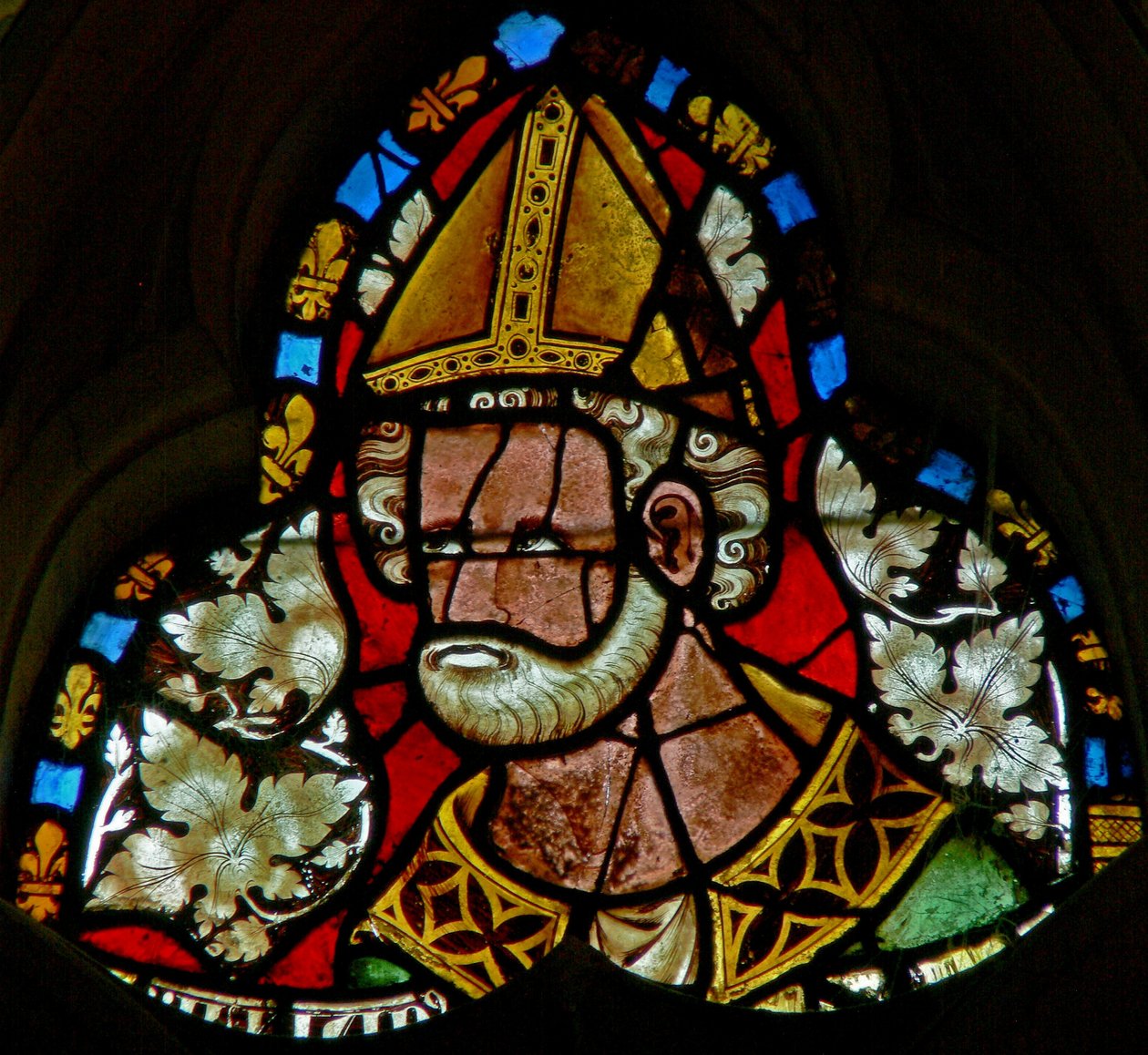 Fenêtre s-2 représentant Saint Julien - English School