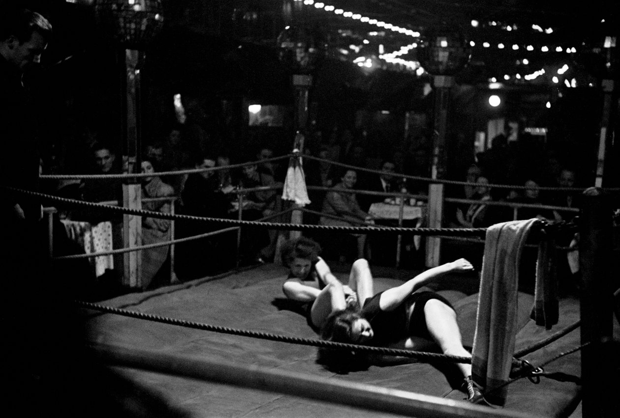 Lutte féminine à la " Jungmuehle ", Hambourg, Allemagne - Erich Lessing