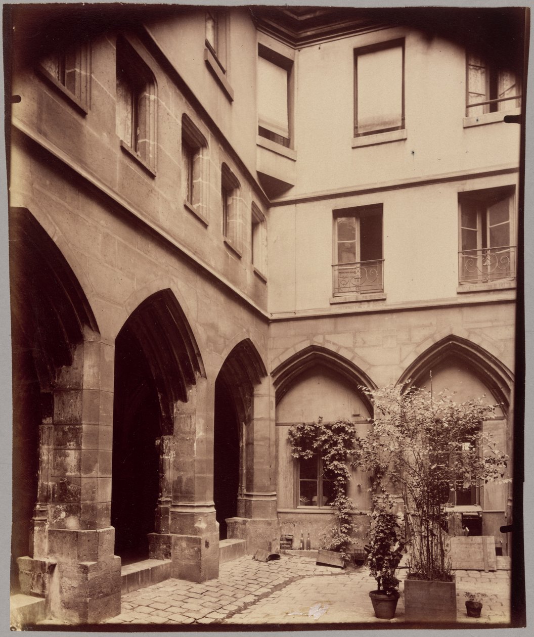 Cloître des Billettes, 24 rue des Archives - Eugène Atget