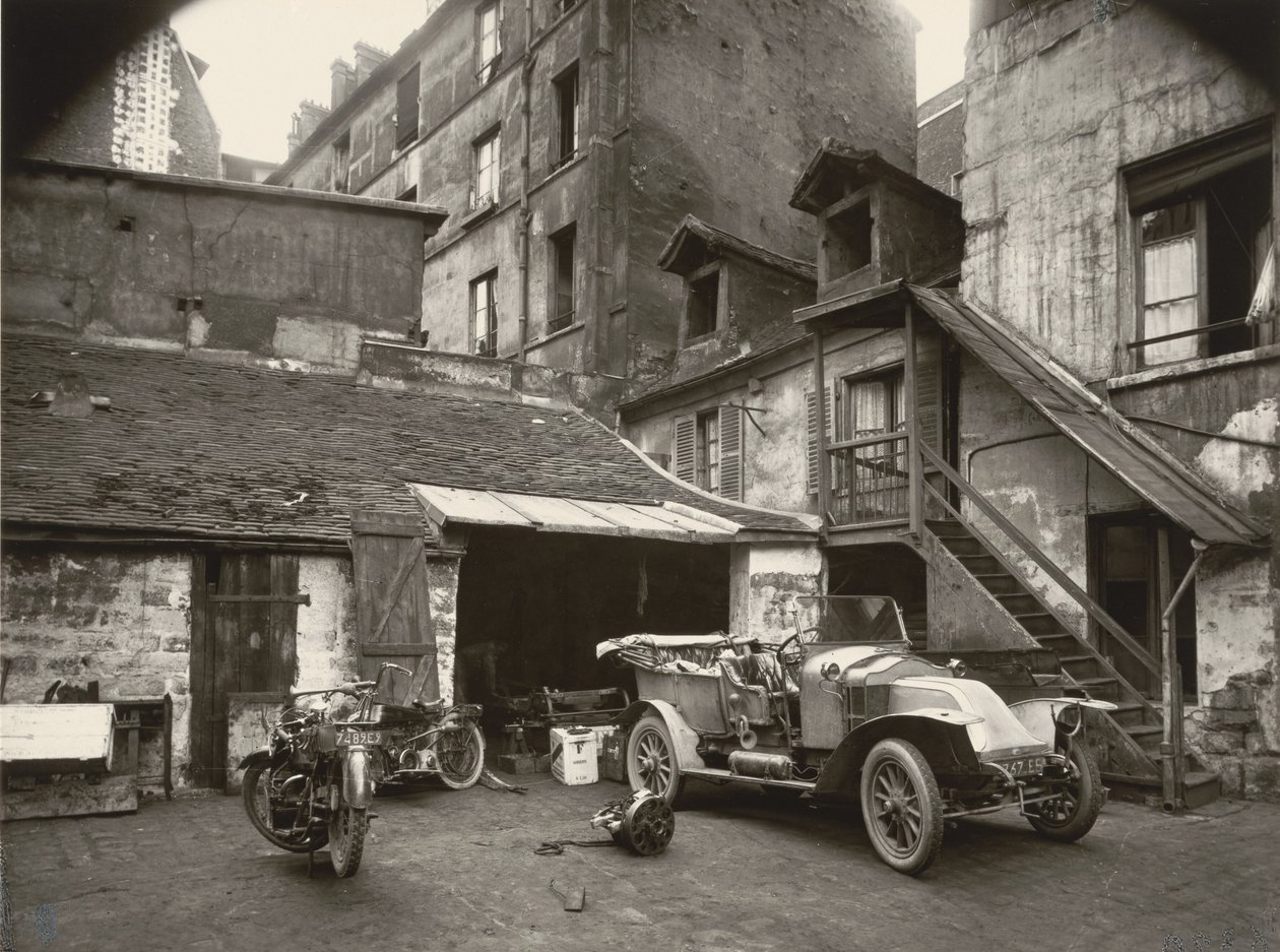 Cour, rue de Valence - Eugène Atget