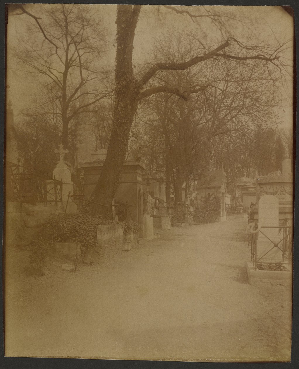 Père Lachaise - Eugène Atget