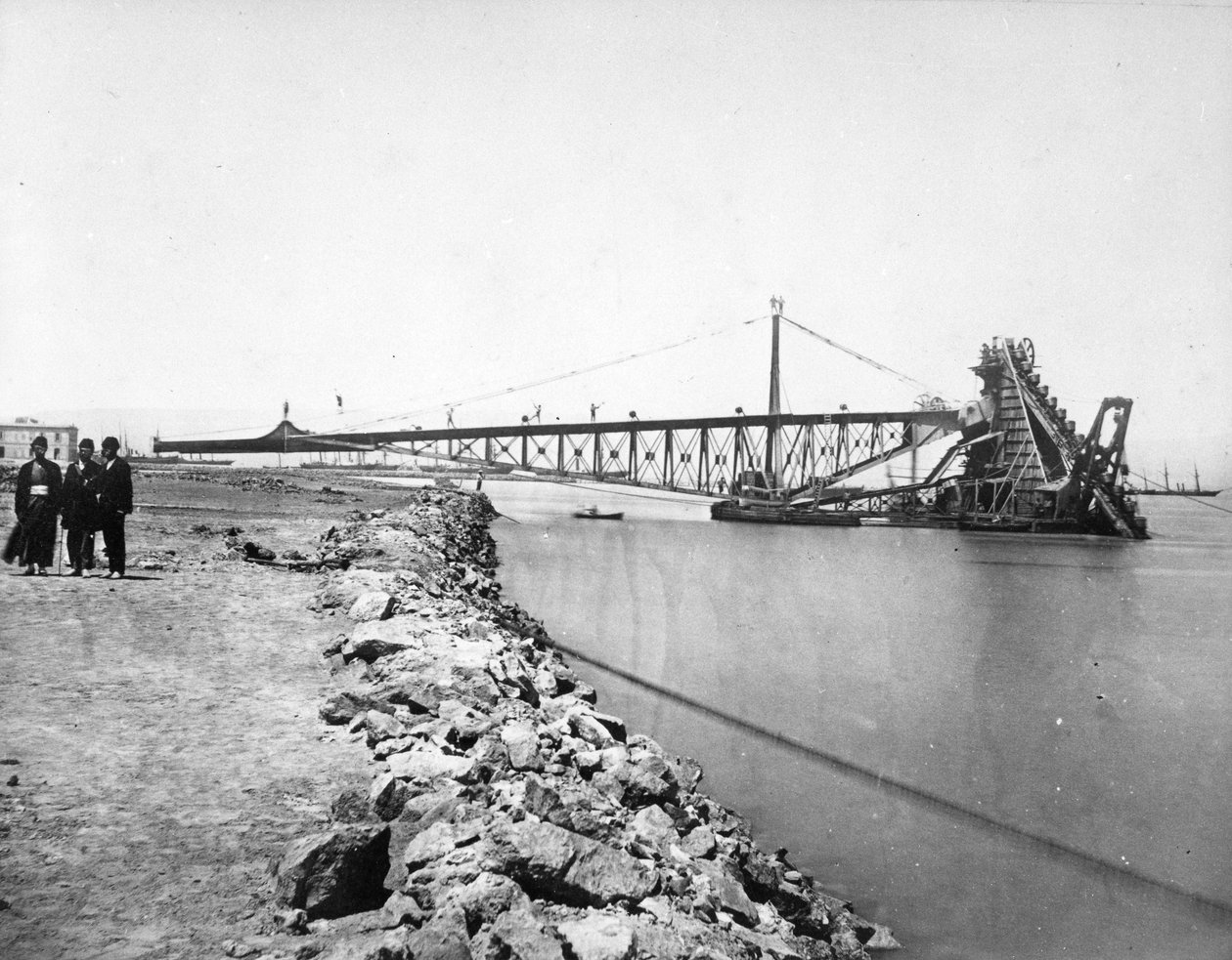 Dragage du canal de Suez, vers 1870 - European Photographer