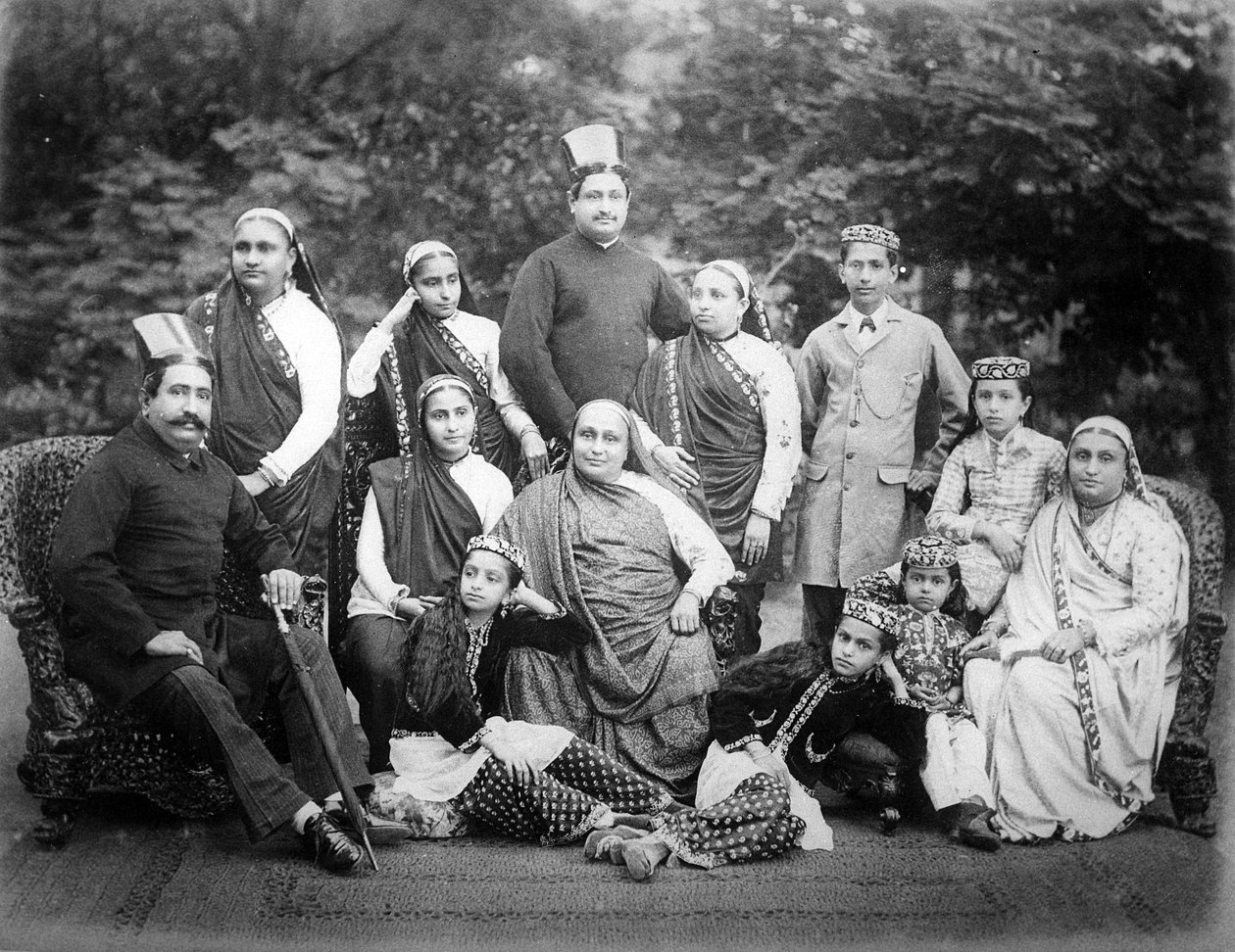 Famille parsie, fin du XIXe siècle - European Photographer
