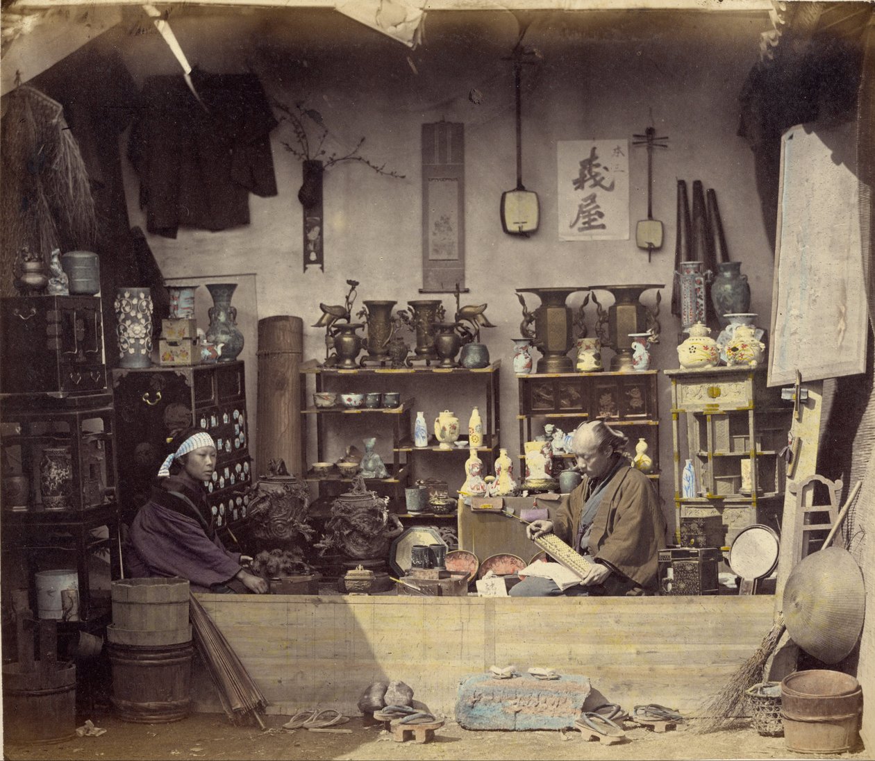 Boutique de Curiosités - Felice Beato