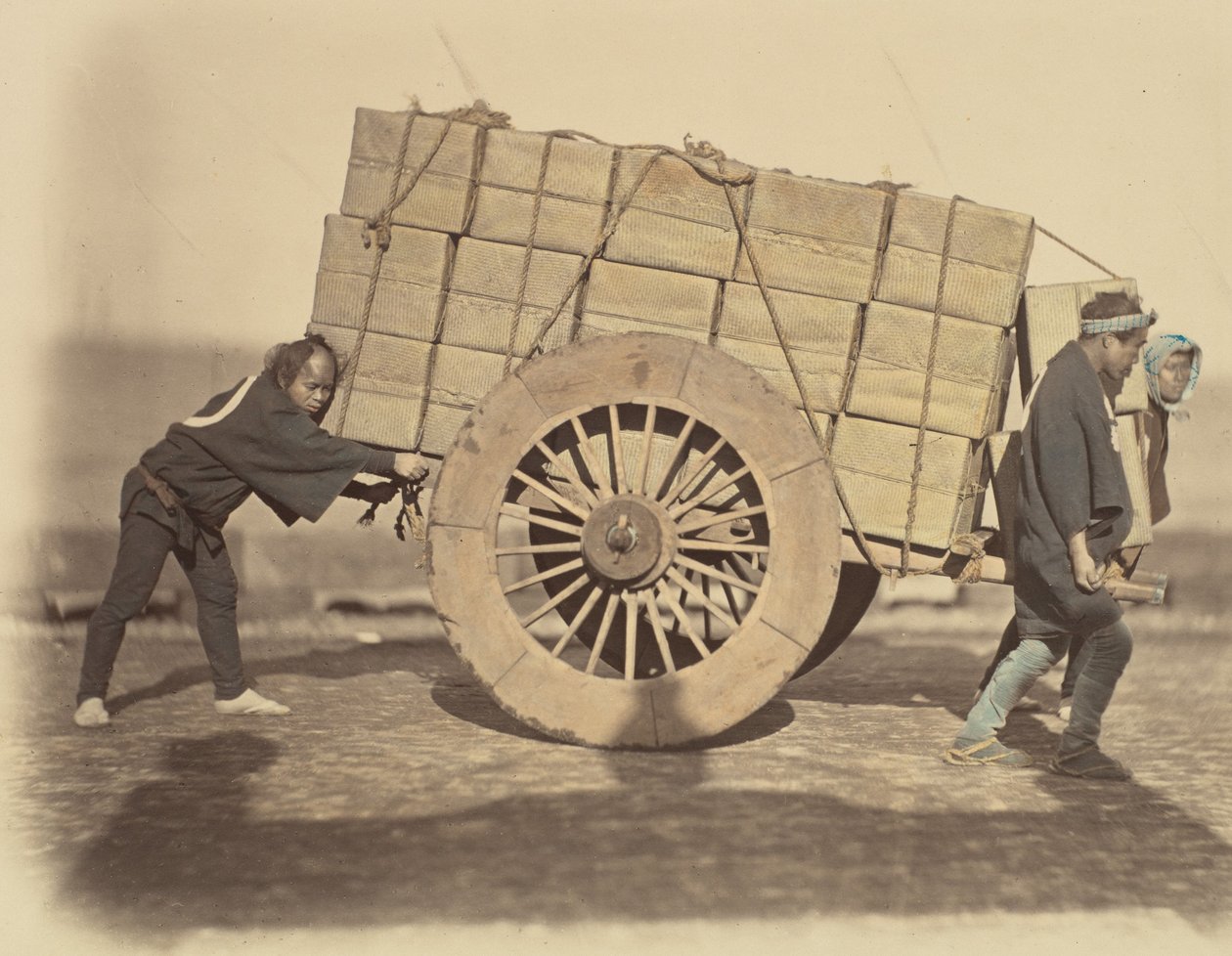 Shariki, ou Coolies poussant des chariots - Felice Beato