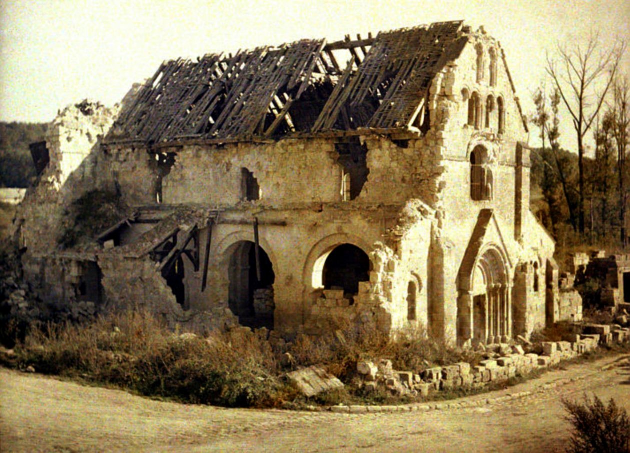 Église endommagée par des tirs d