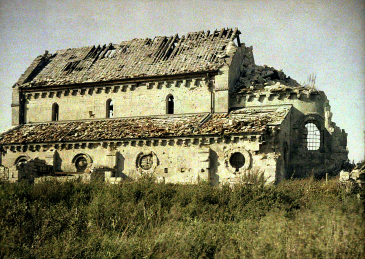 Église endommagée par des tirs d