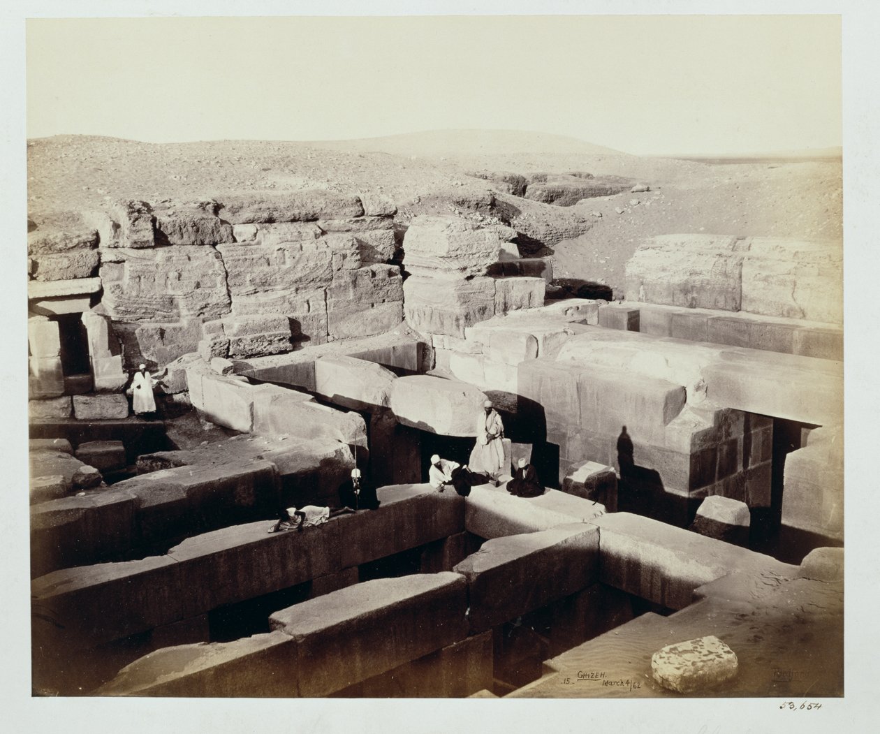 Un Temple Excavé au pied du Sphinx, 4 mars 1862 - Francis Bedford