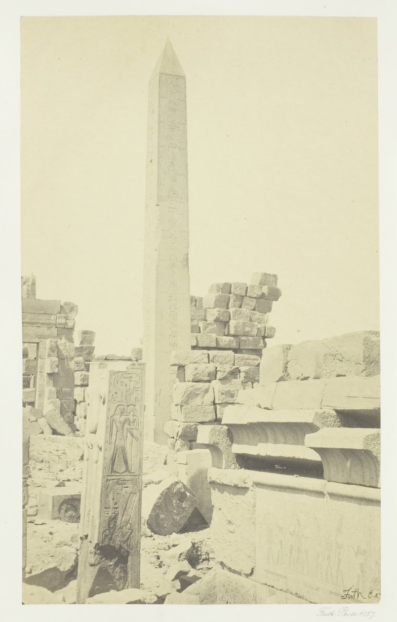 Obélisque et colonne de lotus en granit, Karnak, 1857 - Francis Frith