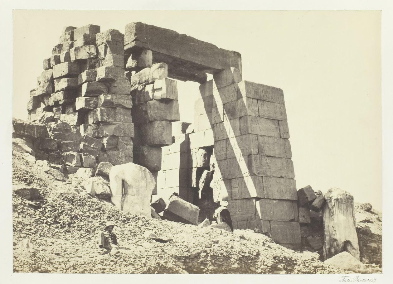 Le pylône de granit, Thèbes, 1857 - Francis Frith