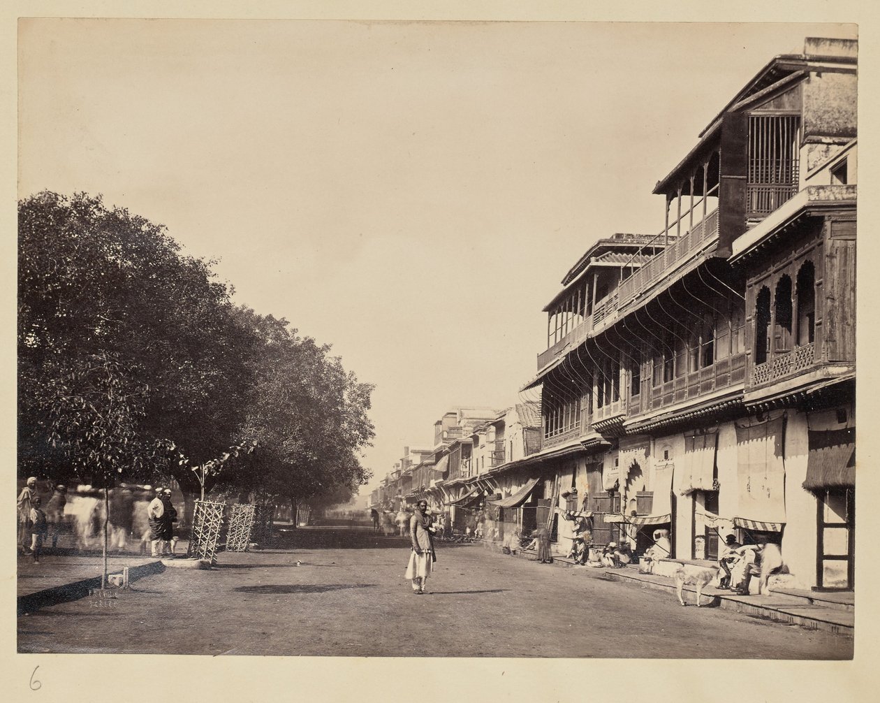 [Vue de la rue de Calcutta] - Francis Frith and Co.