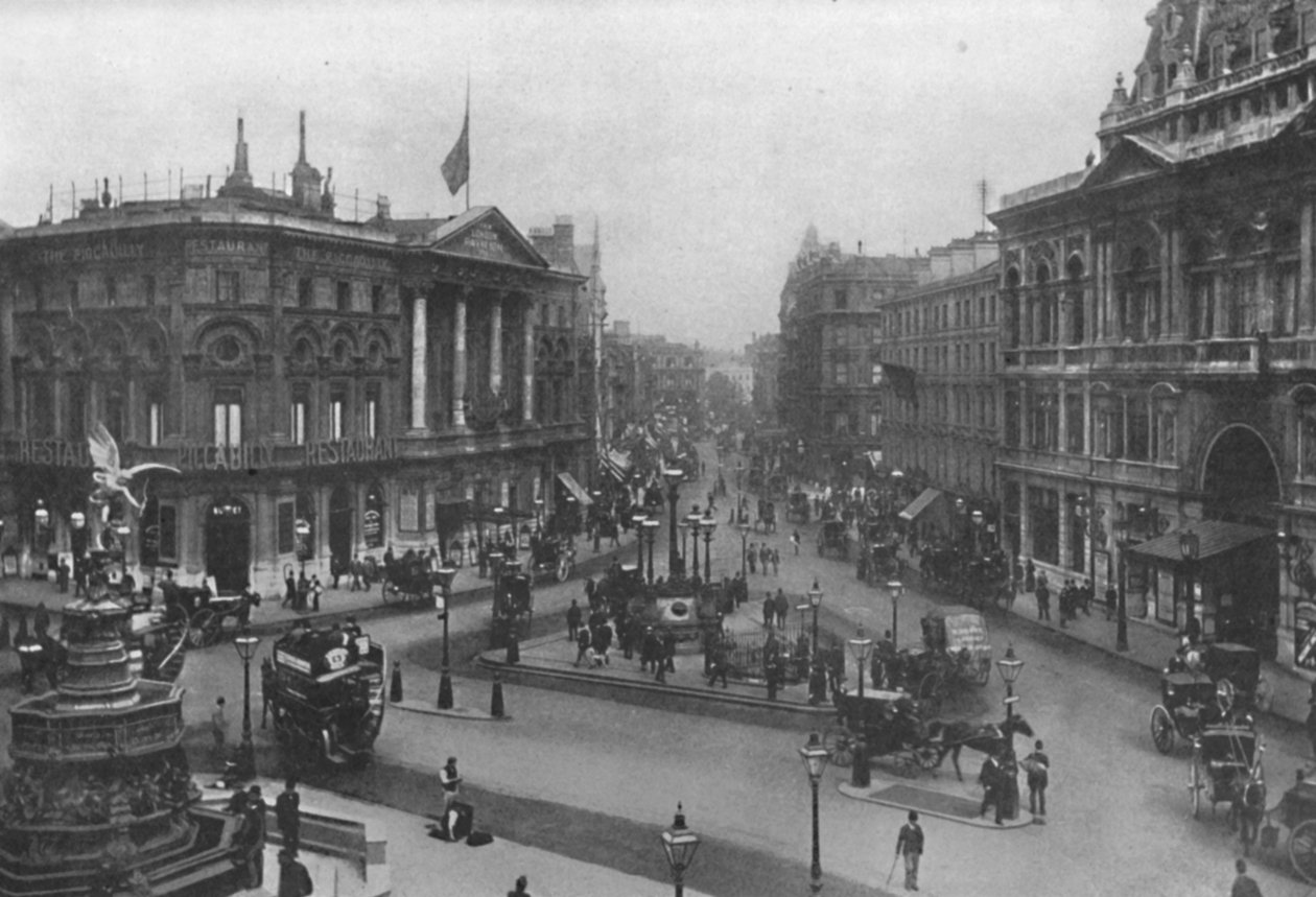 Piccadilly Circus, 1909 - Frith and Co