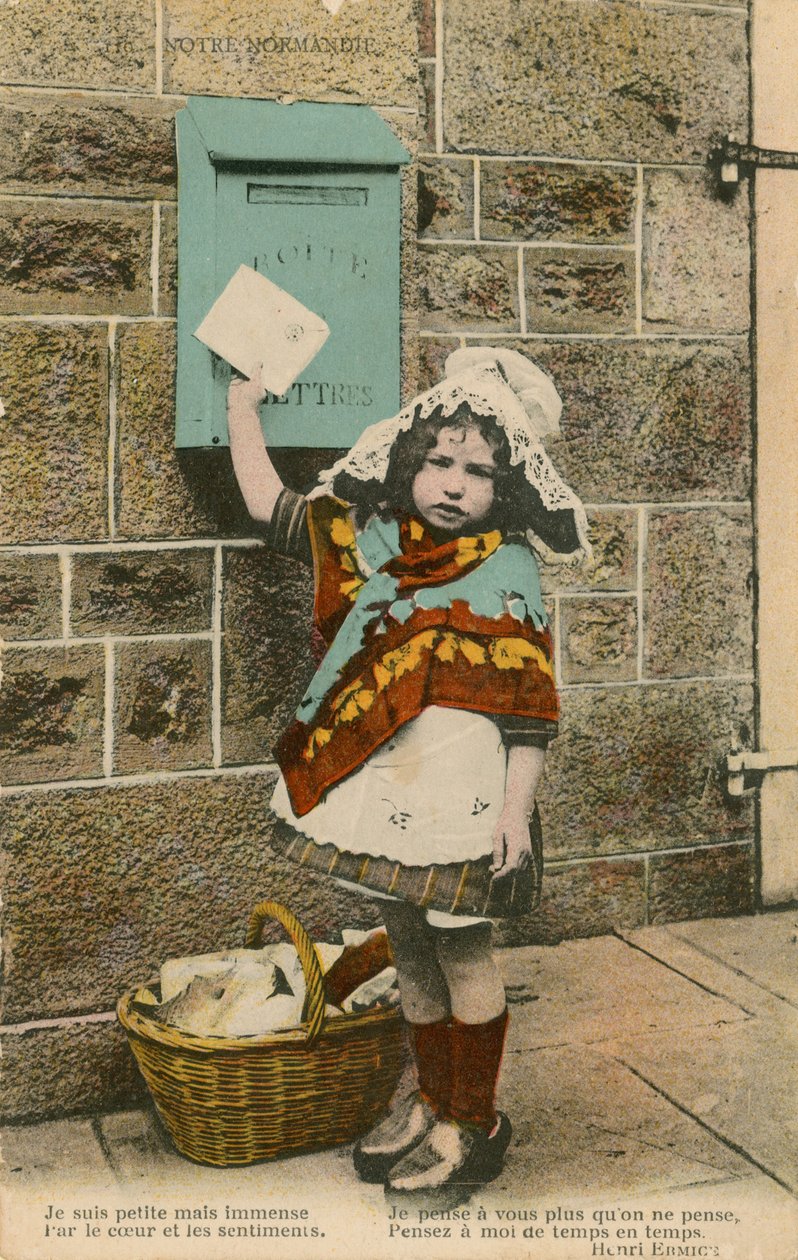 Enfant postant une lettre - French Photographer