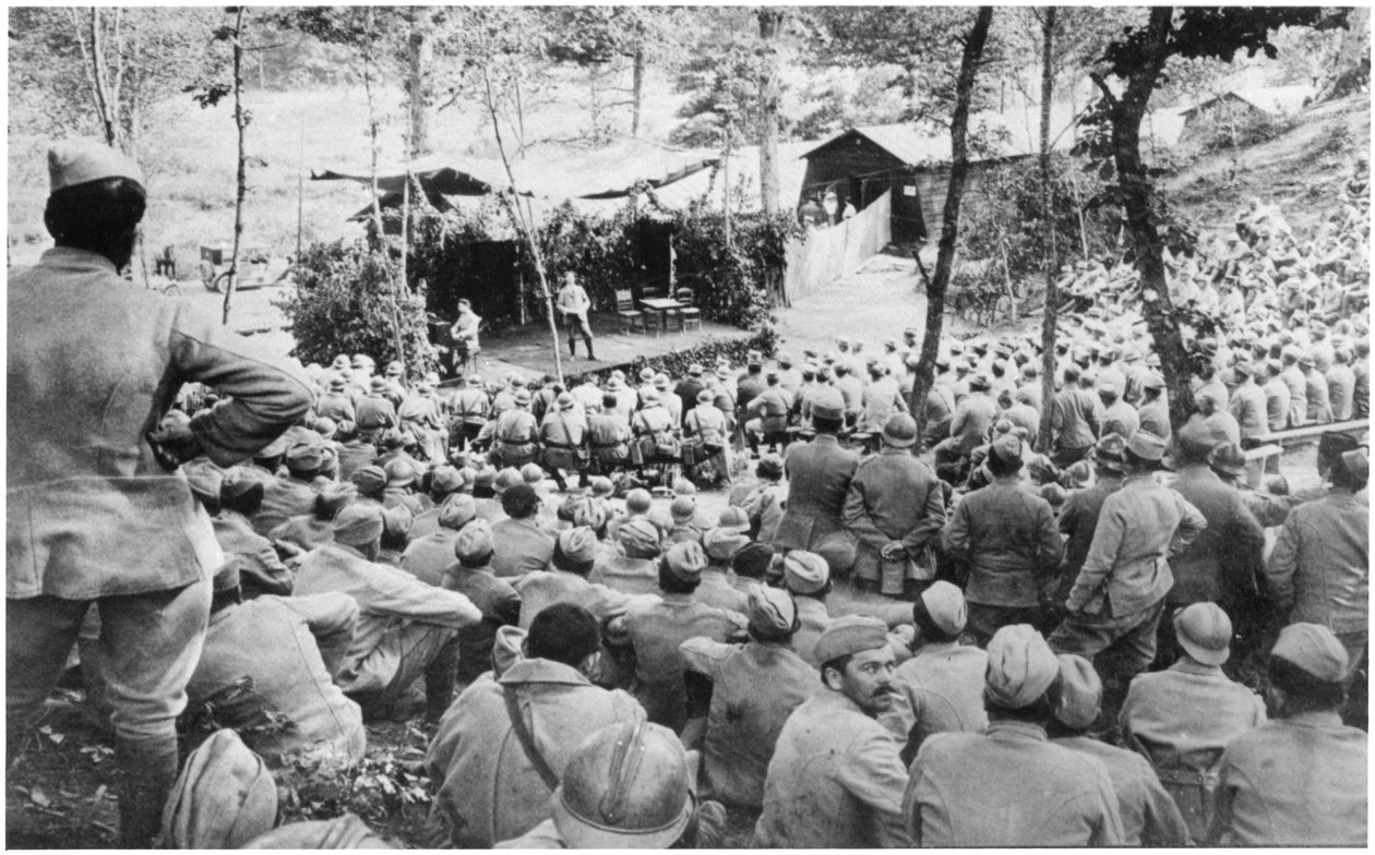Concert à Mauffrecourt avant de partir aux tranchées, 15 juillet 1916 - French Photographer