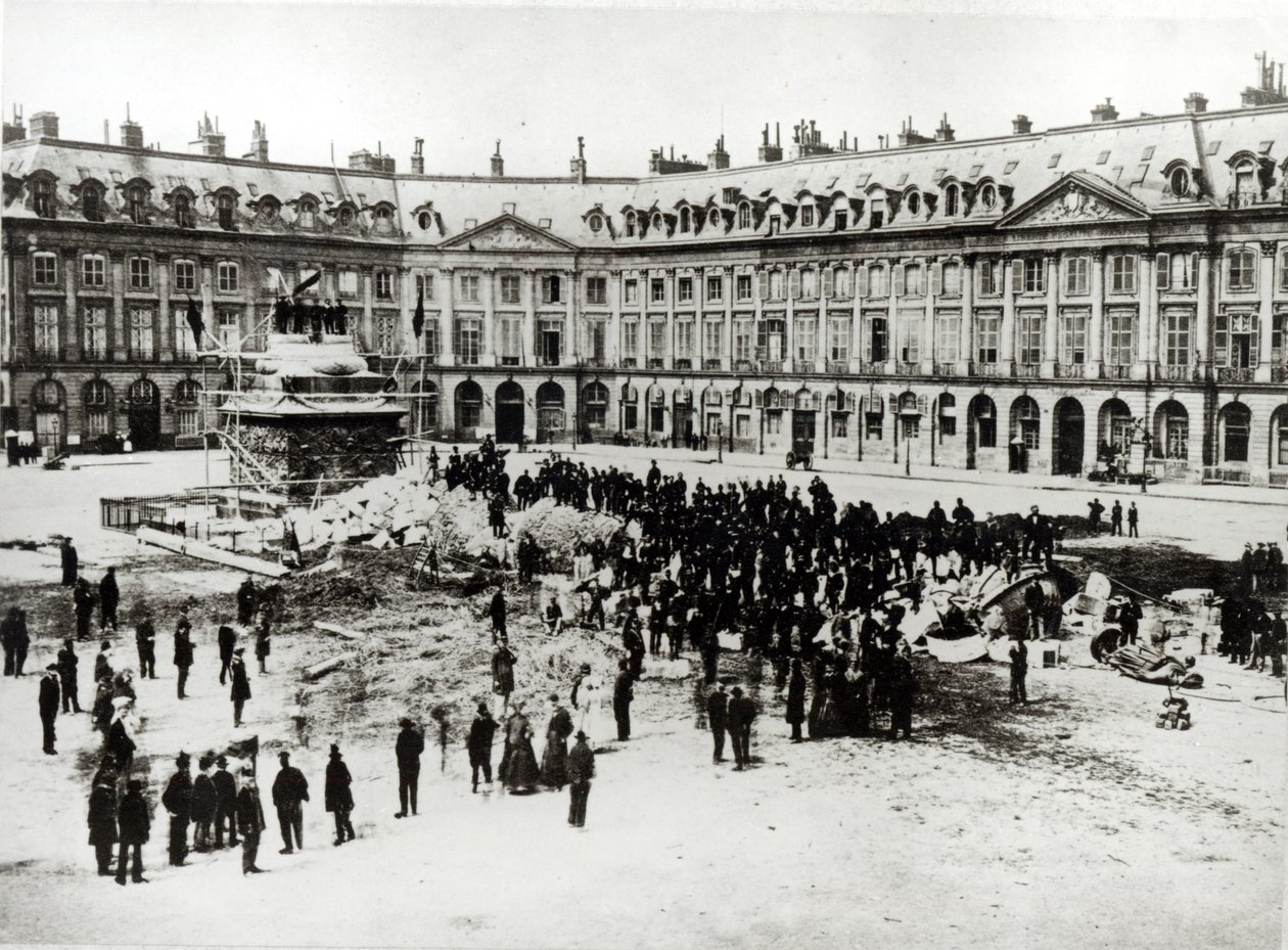 Destruction de la colonne Vendôme pendant la Commune, 1871 - French Photographer