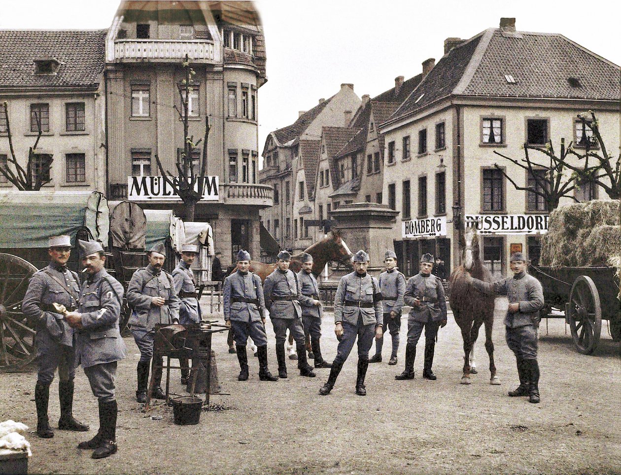 Soldats français sur le marché de Ratingen, après l