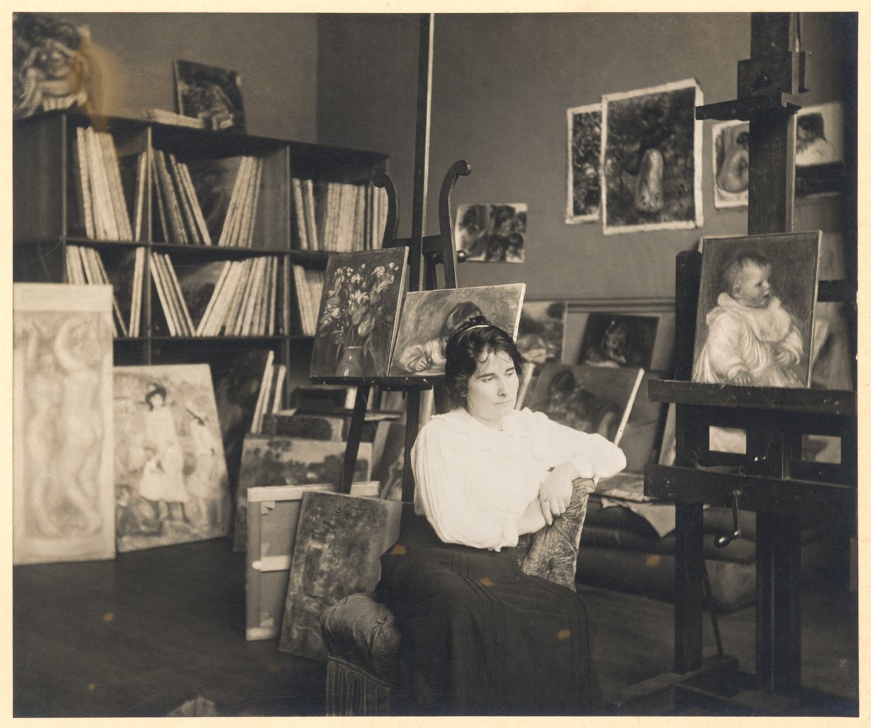 Portrait de Gabrielle Renard (1878-1959) - French Photographer