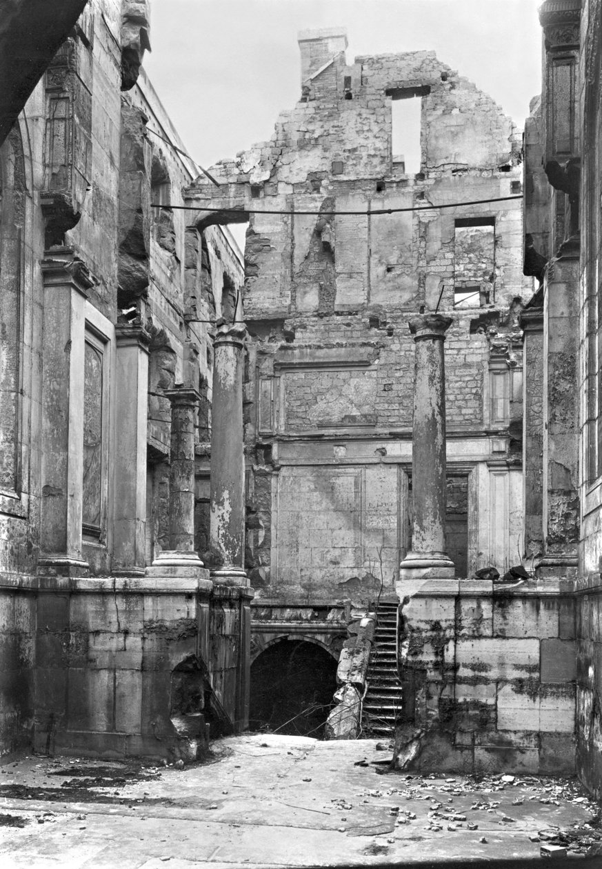 Ruines de la Cour des Comptes pendant la Commune de Paris, 1871 - French Photographer