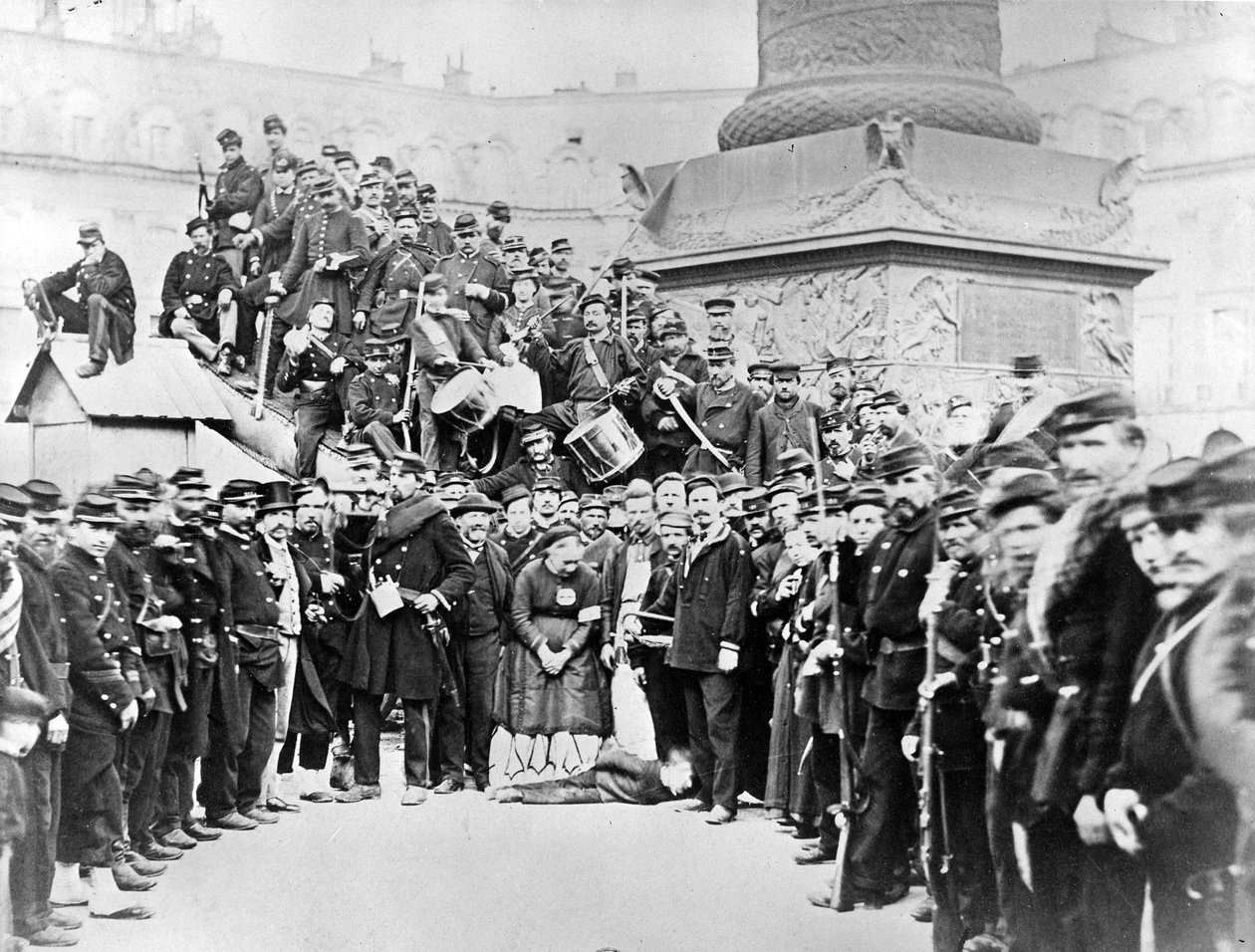 Troupes de la Commune de Paris sur la place Vendôme, 1871 - French Photographer