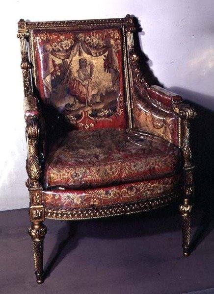 Fauteuil sculpté, tapissé de tapisserie, vers 1780 - French School