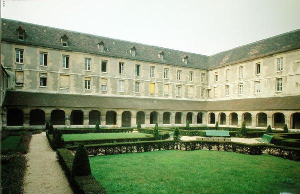 Vue du cloître de la Maternité Port-Royal - French School