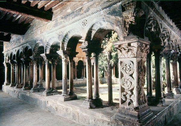 Vue du cloître - French School