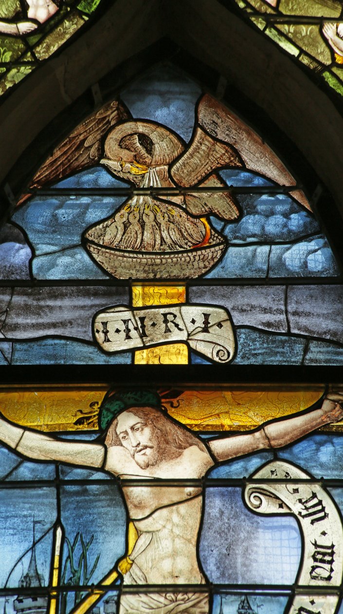 Vitrail représentant le pélican nourrissant ses petits, symbole de la Crucifixion (détail) - French School