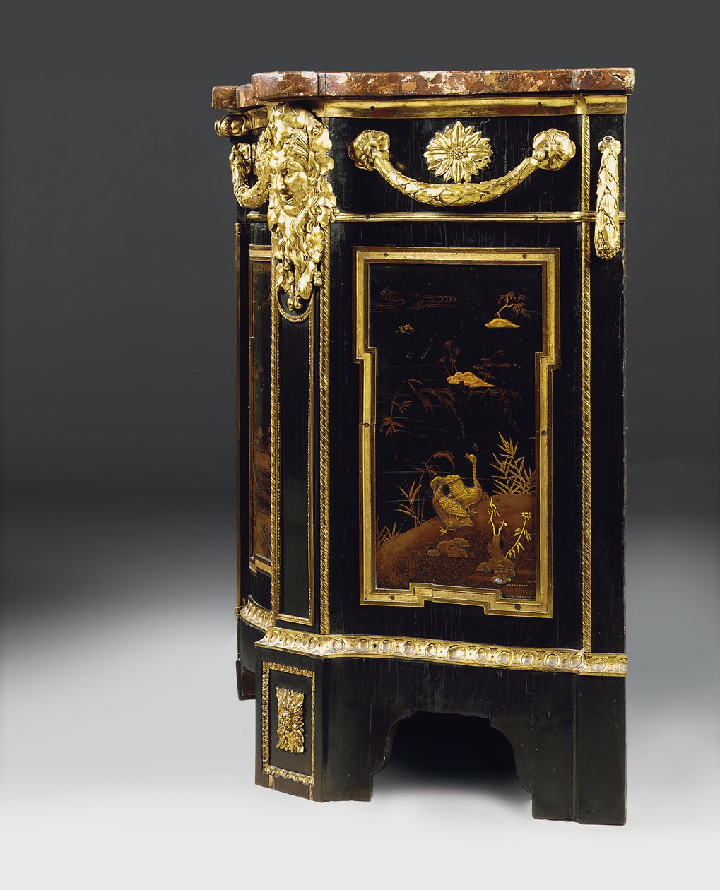 Une commode Louis XV tardive, c.1763-70 - French School