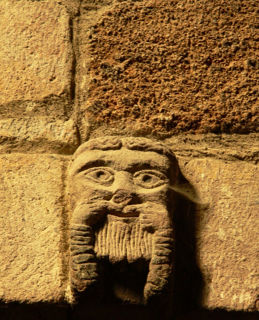 Représentant un visage sculpté - French School