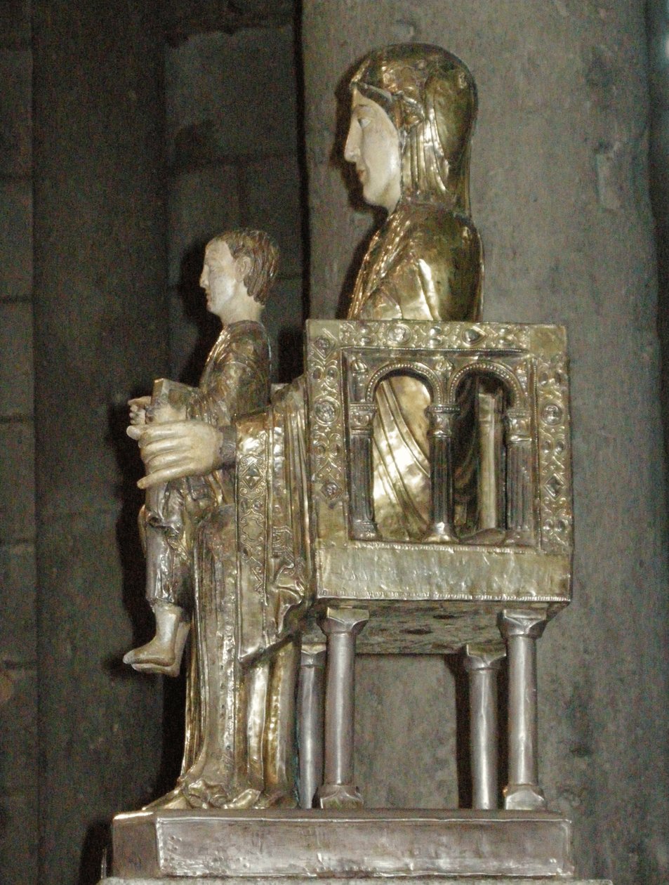 Vierge et Enfant (noyer doré) - French School