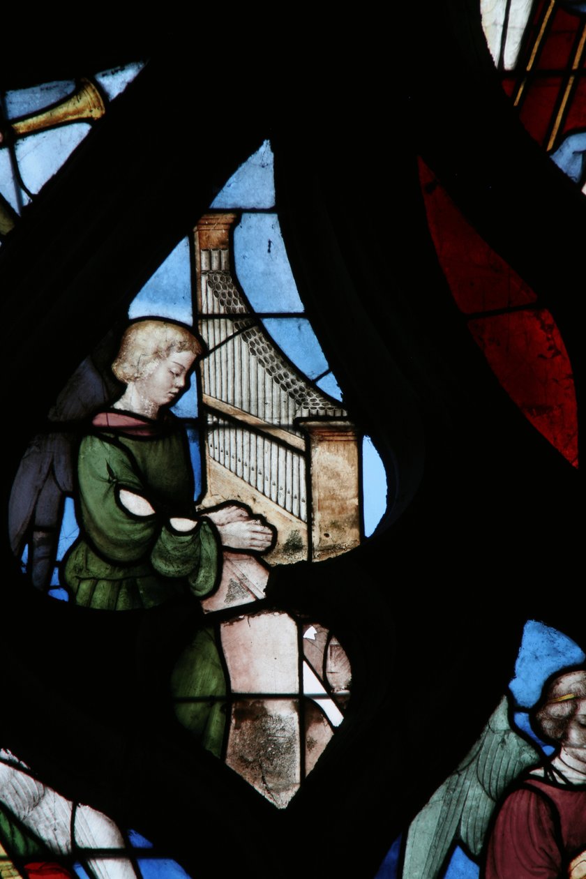 Fenêtre représentant un Ange musicien - French School