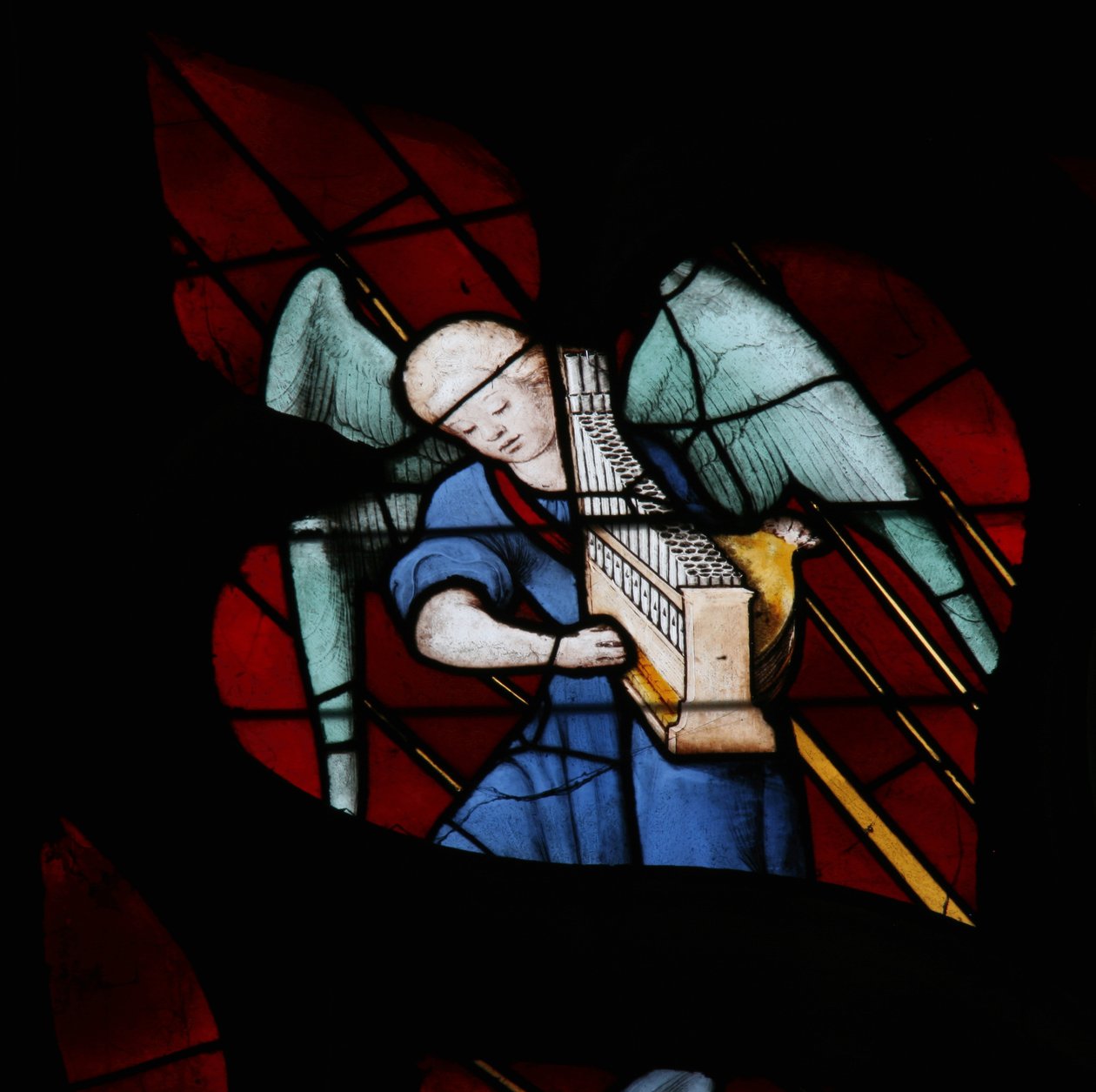 Fenêtre représentant un Ange musicien - French School