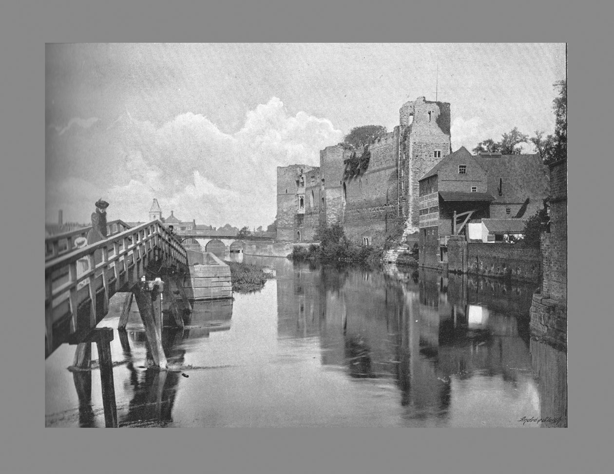 Château et pont de Newark, vers 1900 - Frith and Co