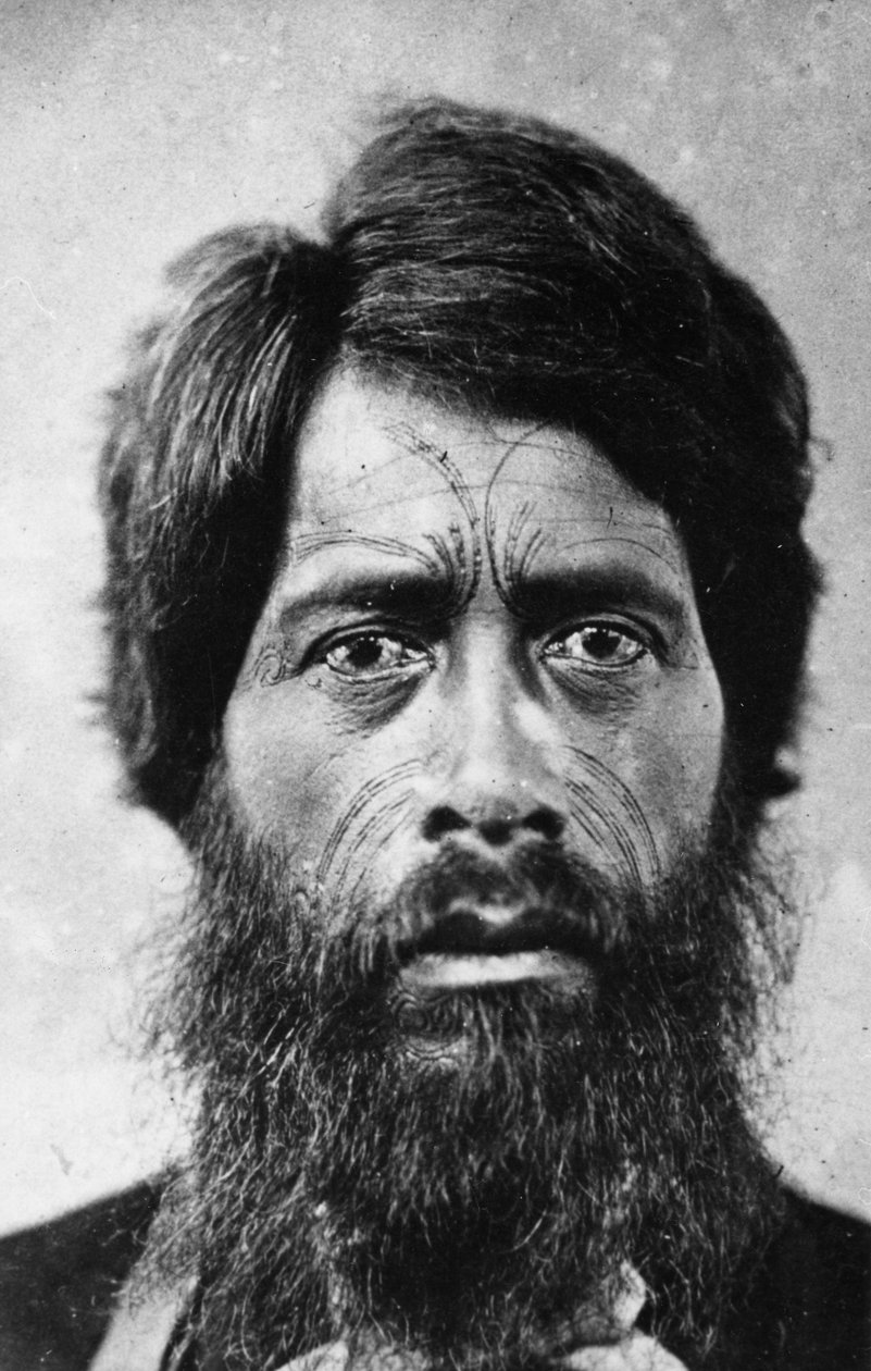 Homme Maori avec Tatouage Facial 