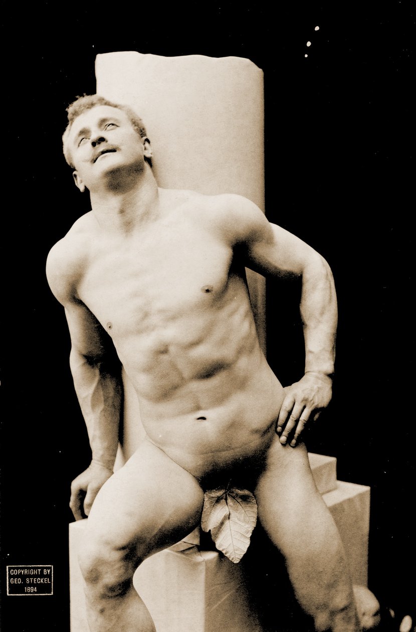 Eugen Sandow, en pose gréco-romaine classique, vers 1894 - George Steckel