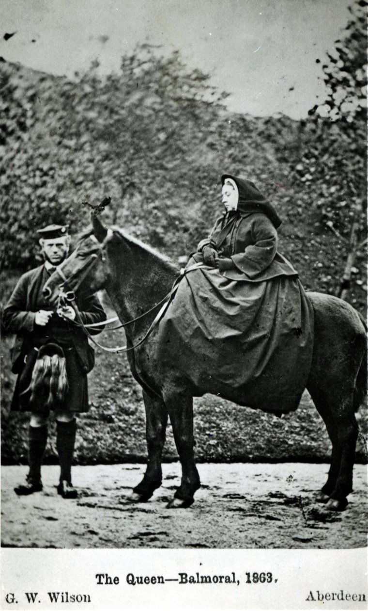 Reine Victoria (1819-1901) à cheval à Balmoral, 1863 - George Washington Wilson
