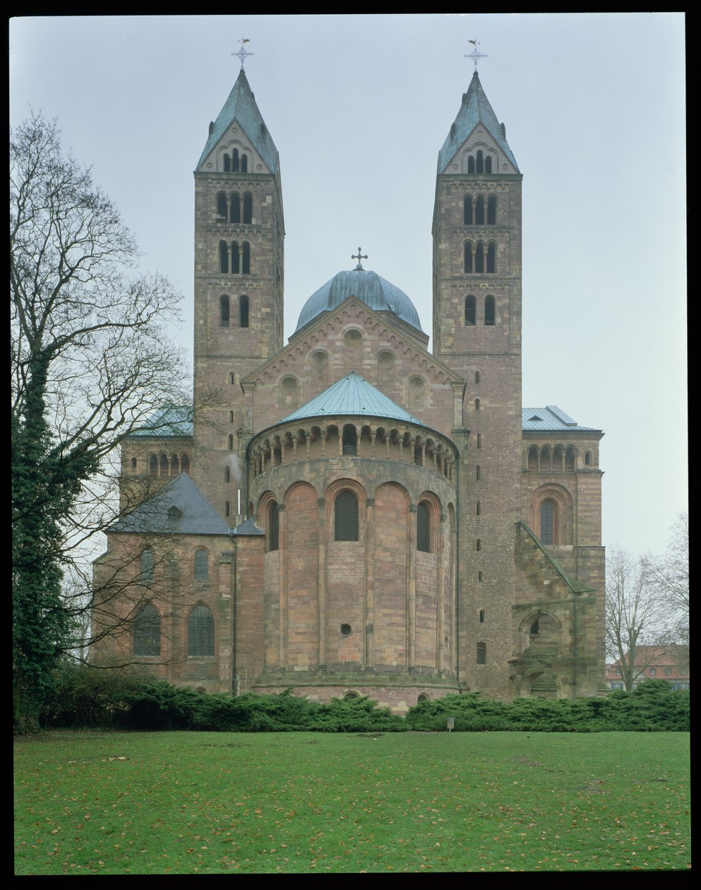Extrémité est de la cathédrale de Spire, commencée en 1030 - German School