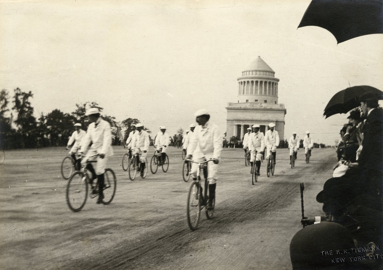 Cyclistes sur Riverside Drive, près du tombeau de Grant, vers 1890 - H.N. Tiemann