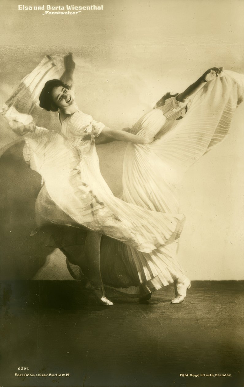 Elsa et Berta Wiesenthal / Carte postale photo - Hugo Erfurth