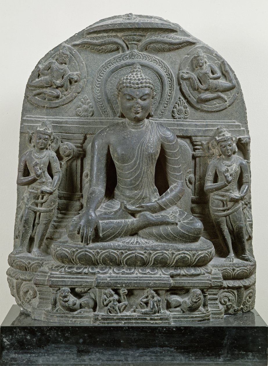 Bouddha assis en méditation (basalte) - Indian School