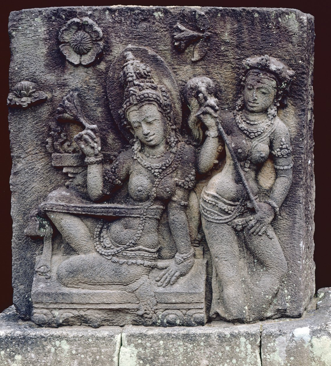 Reine assise (andésite) - Indonesian School