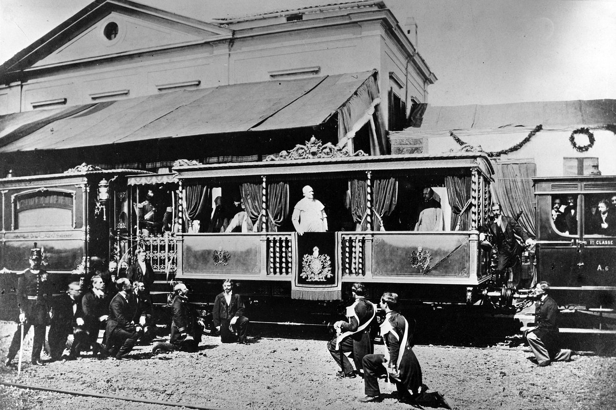 Le pape Pie IX à bord du train papal, fin XIXe siècle - Italian Photographer