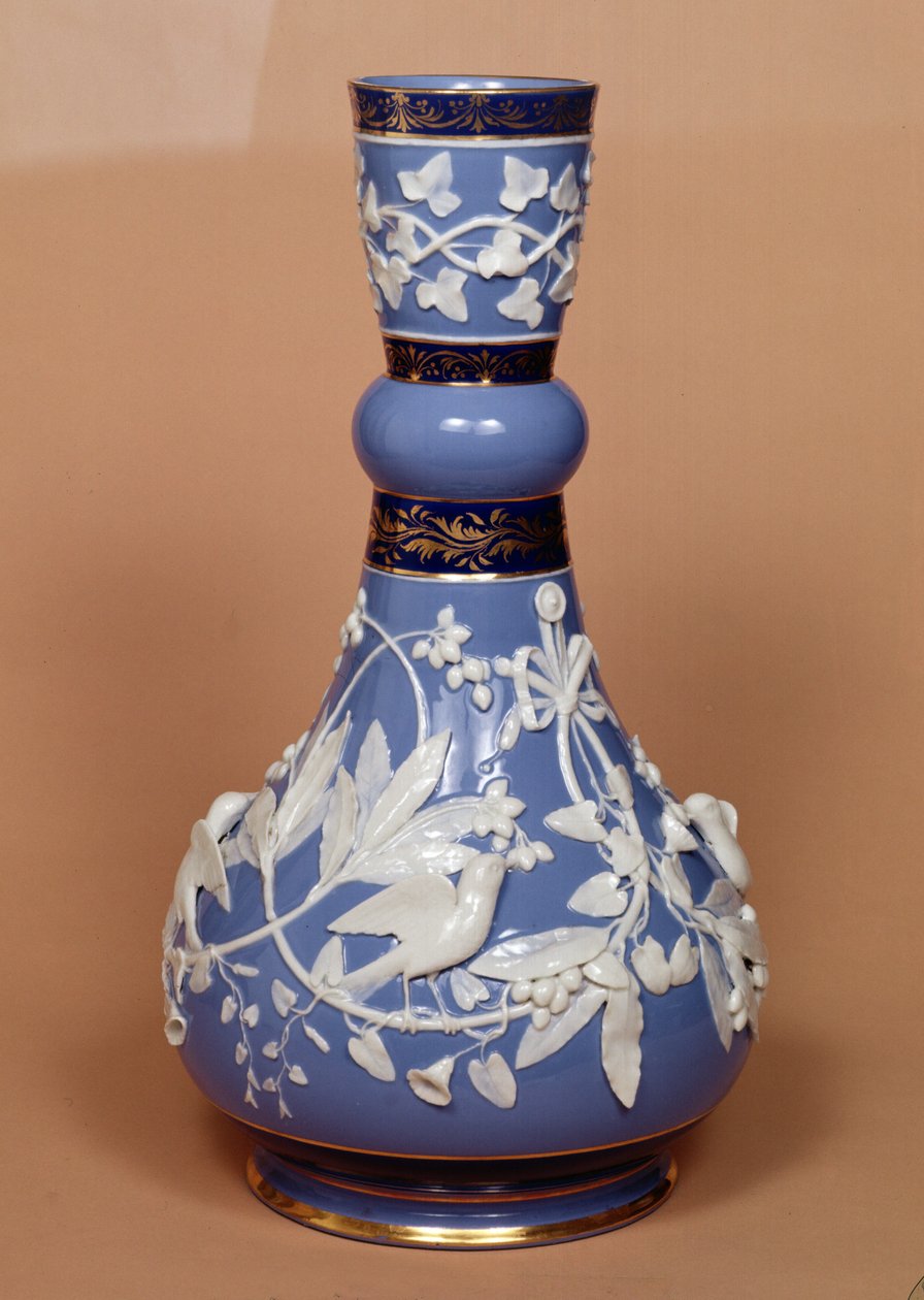 Vase avec décoration blanche appliquée par Ginori-Lisci, Doccia, 1862 - Italian School