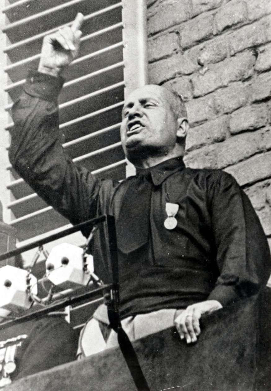 Mussolini en chemise noire - Italian Photographer