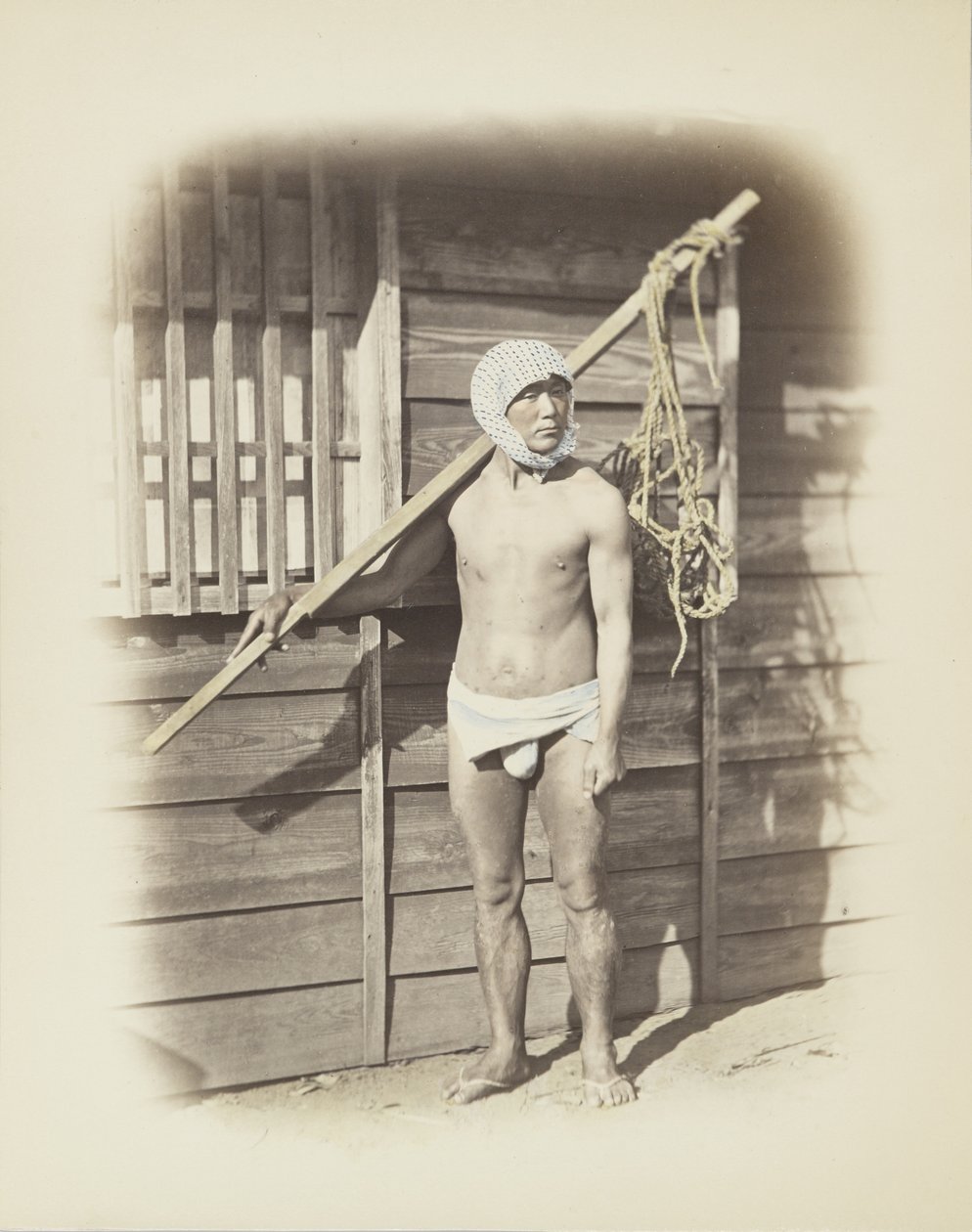 Homme avec panier de pêche - Japanese Photographer