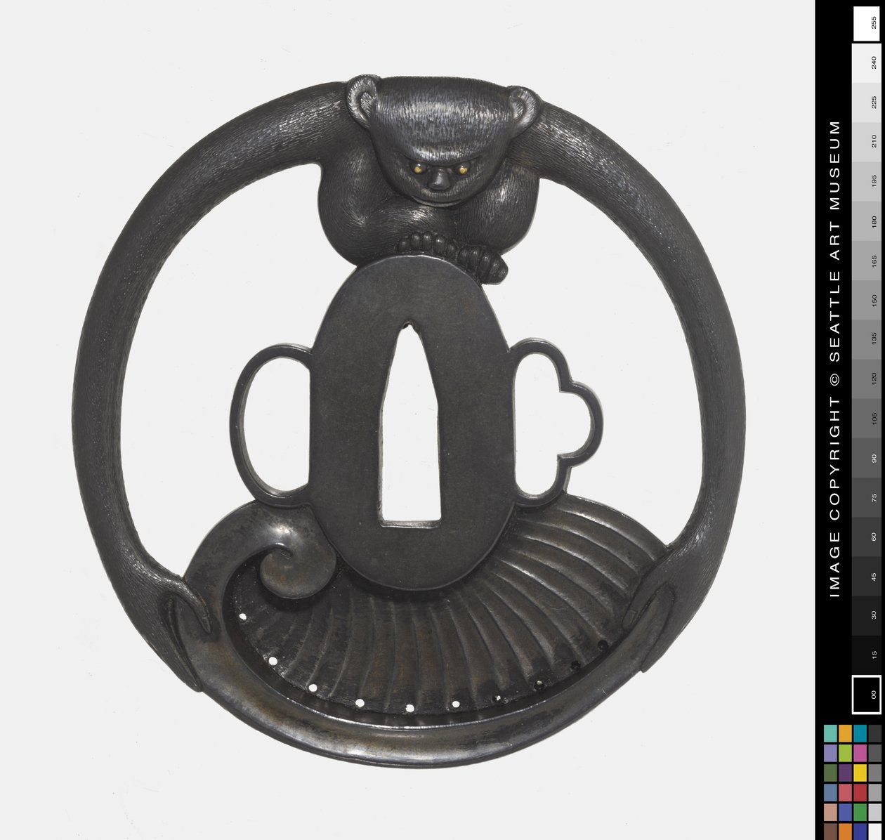 Tsuba : Singe tenant une coquille - Japanese School